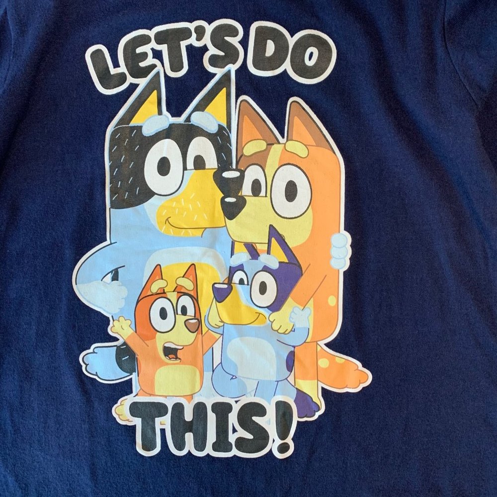 BLUEY & BINGO Family Graphic T-Shirt 5 5T NWT Blue Tee Shirt Top NEW Rare Unisex - Picture 2 of 5